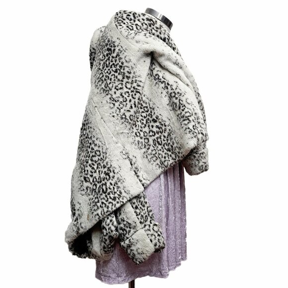 silence + noise Jackets & Blazers - Snow Leopard Faux Fur Coat Tortoiseshell Translucent Buttons